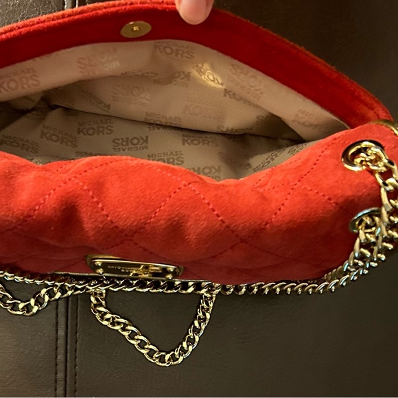 Brand new, with tags, MICHAEL MICHEAL KORS, suede shoulder bag. - Picture 4 of 5